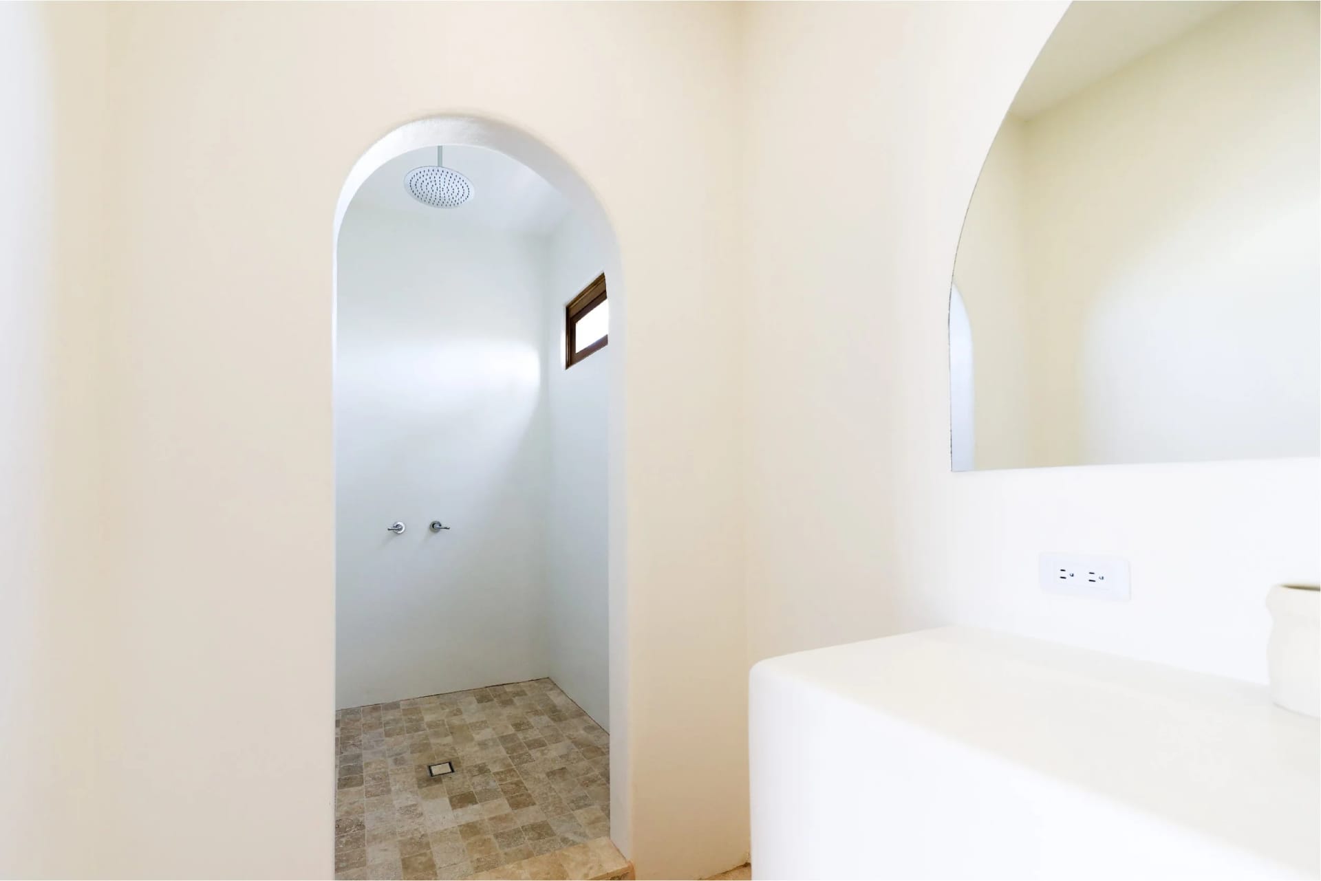Poolside Suite - Image 4