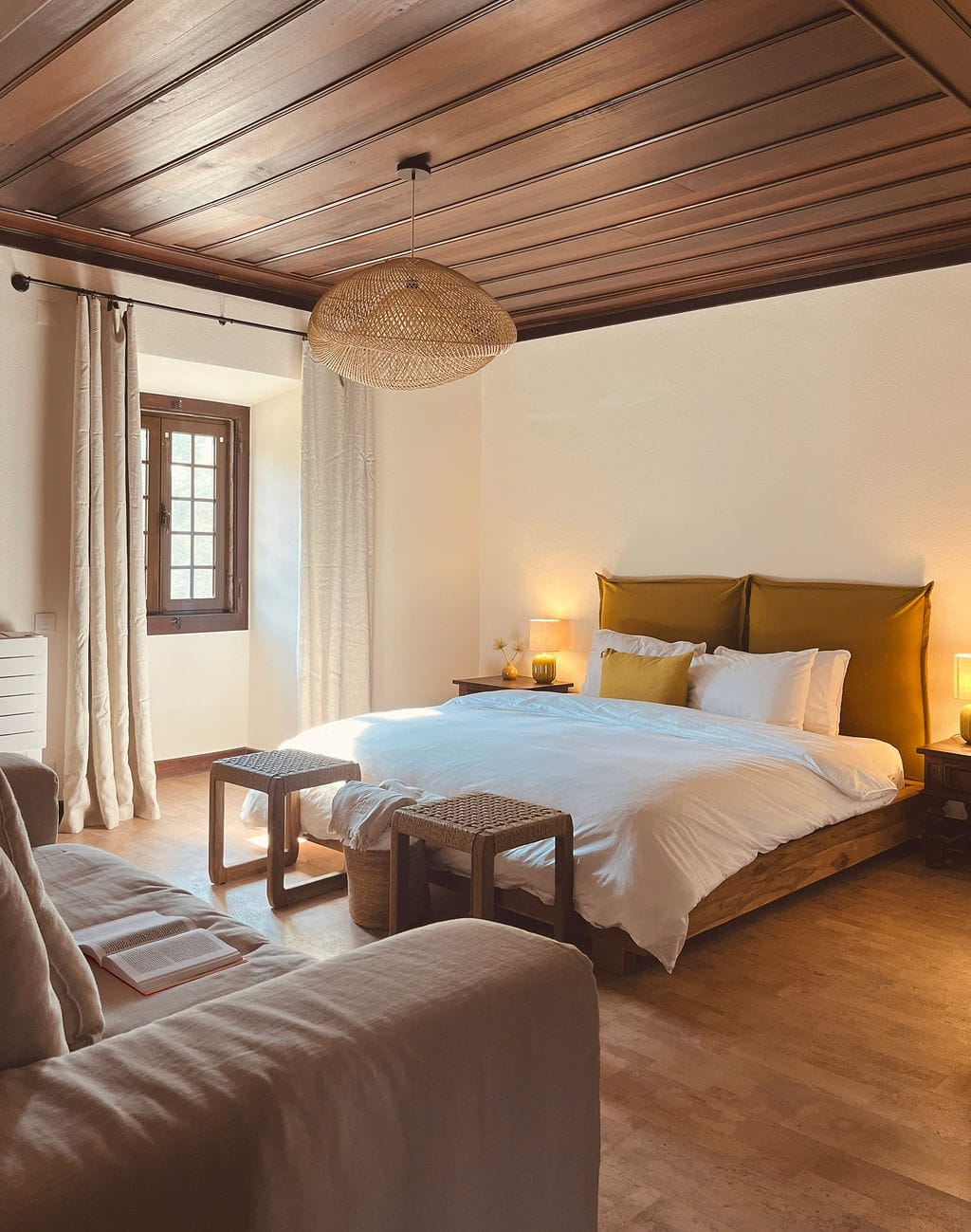 Farmhouse Room with Shared Bathroom - Image 1