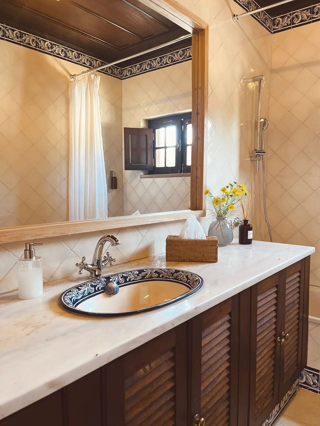 Farmhouse Ensuite King Room - Image 3
