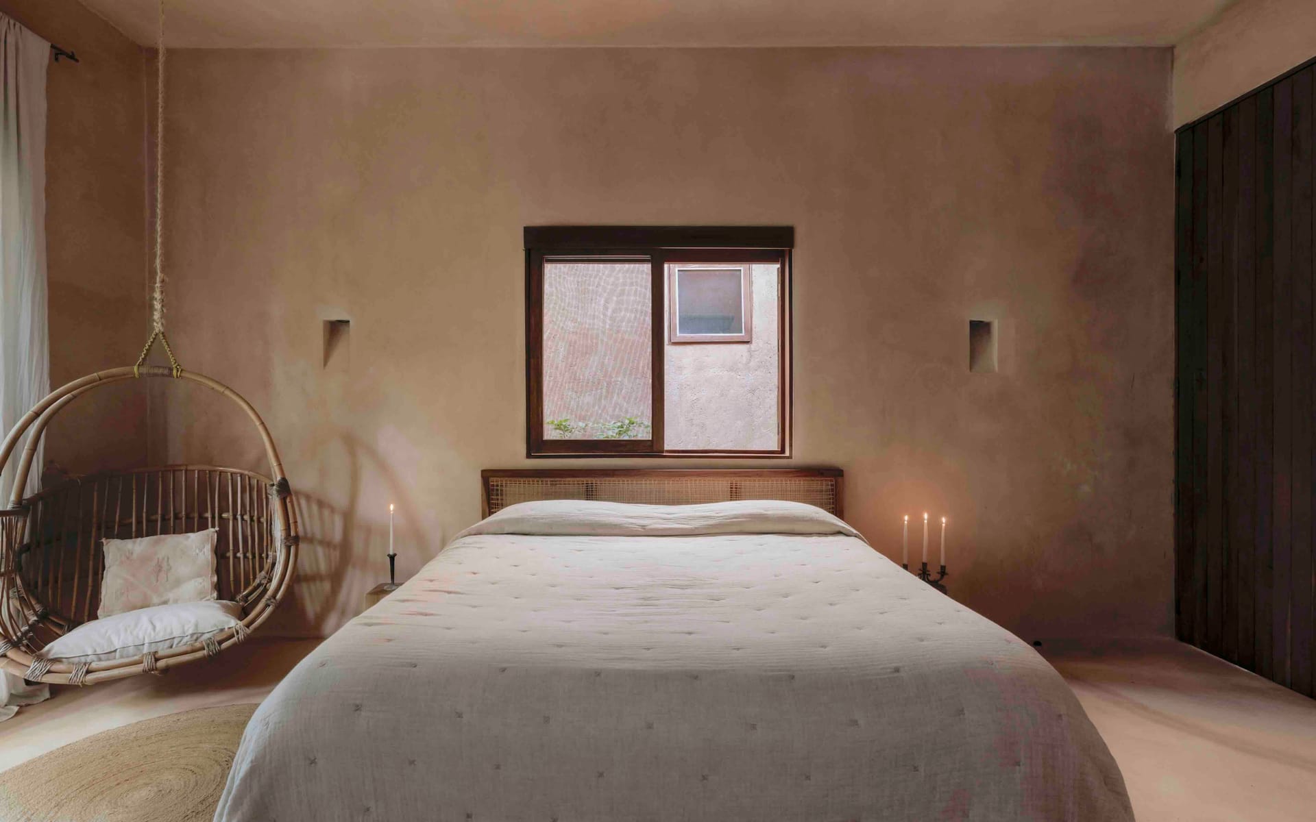 Garden-View Bedroom - Image 6