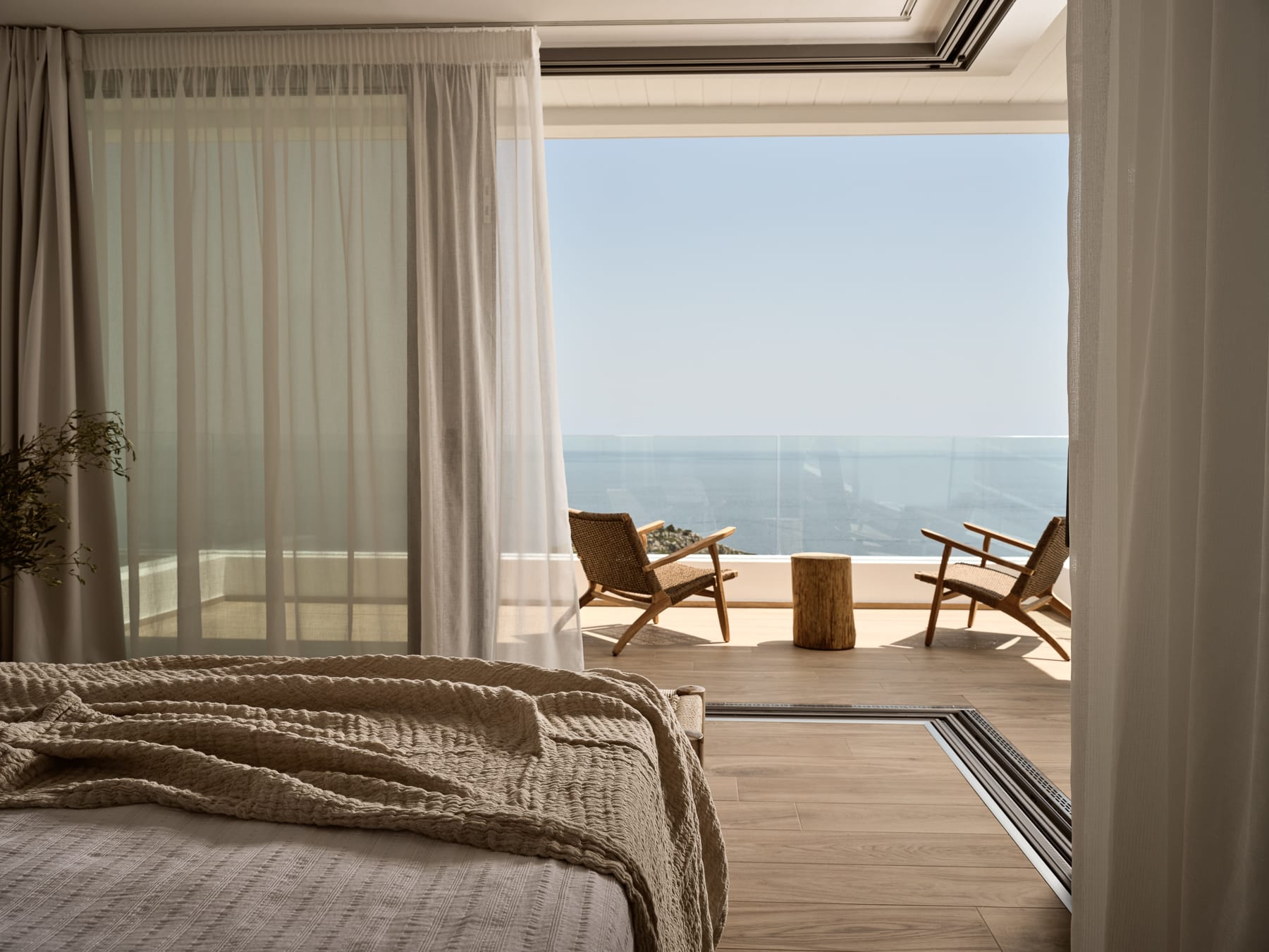 Solo or Couple Superking Suite - Image 1