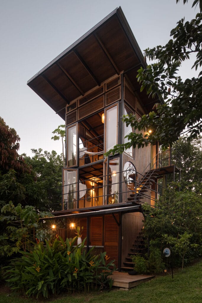 Baez Haus Treehouse | Top Floor - Image 1